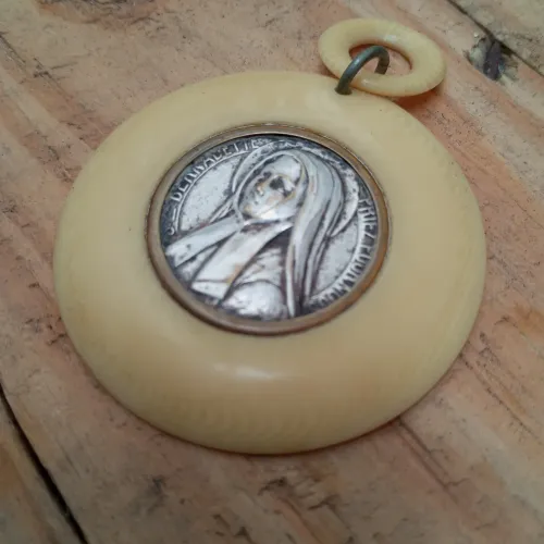 Antiga Medalha Art Decó Santa Bernadette