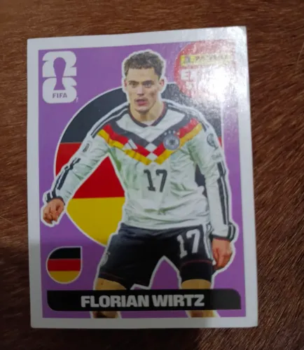 Vendo uma figurinha de 2026 legend