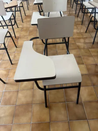 24 cadeiras universitárias/valor unitário/não entrego