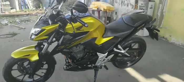 vendo moto HONDA TWISTER CB300F ABS
