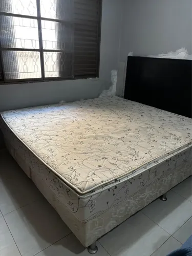 Cama Box King Size à Venda