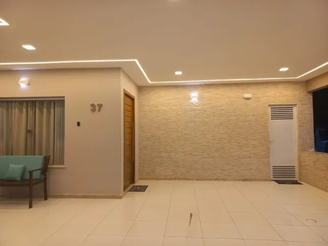 ALUGO CASA MOBILIADA NO CONDOMÍNIO MAYA