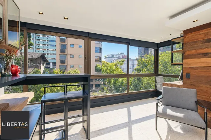 Apartamento na Rua Silva Jardim Mont'serrat