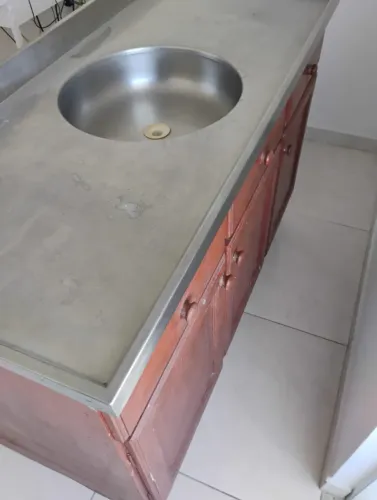 Pia de cozinha Inox com gabinete de madeira