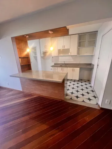 APARTAMENTO REFORMADO NO SUDOESTE/DF - 3 QUARTOS, 1 SUÍTE E VAGA DE GARAGEM - SQSW 101