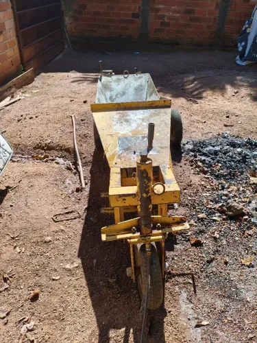 Máquina de meio fio Búfalo com motor