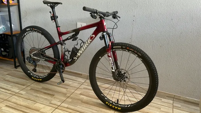 Bicicleta Full S-Works Epic 2023 toda eletrônica  RockShox Flight Attendant troco -valor