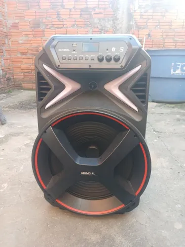 Caixa de som 700 w R$ 500,00 com nota fiscal e poucos meses de uso *