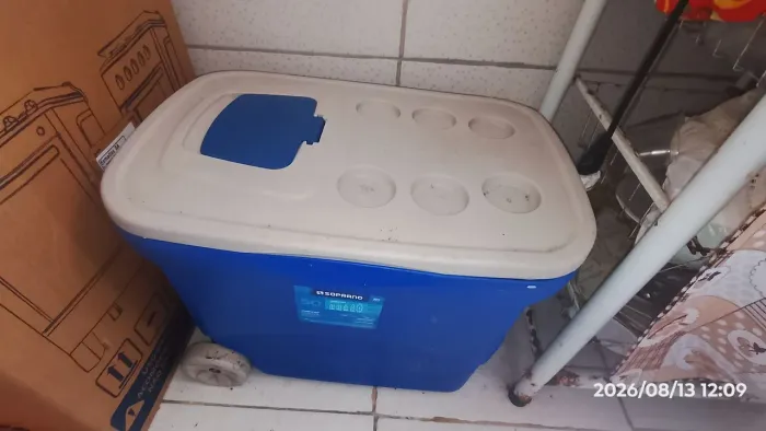 Vendo kit guarda sol enorme 2.20 mais coooler 50 litros