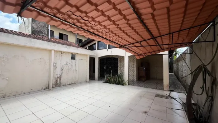 CASA QUINTA LINHA TENONÉ