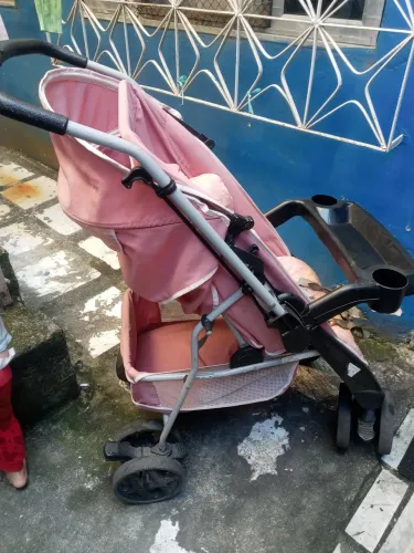 VENDO UM CARRINHO DE BEBÊ TUTTI BABY