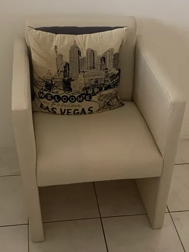 Poltrona branca bege clara