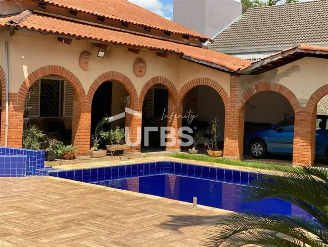 Casa a venda no Setor Sul - localizada na rua 116 - com uma praça no Fundo da casa (Projet