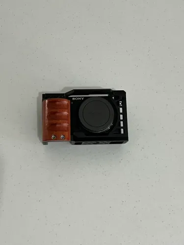 Câmera Sony A6500 Usada + Cage + 4 Baterias + Carregador