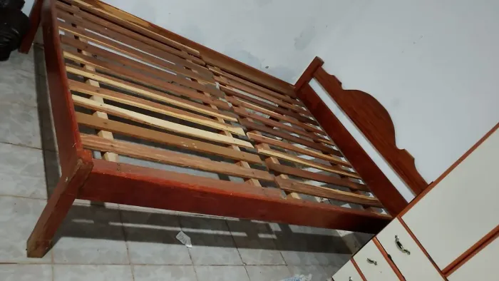 Cama de madeira bálsamo de casal com colchão de espuma