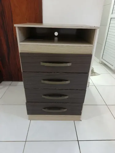 Cômoda semi nova