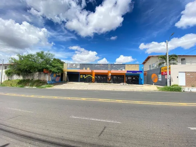 Galpão Comercial para Aluguel com Localização Estratégica no Bairro Santa Isabel