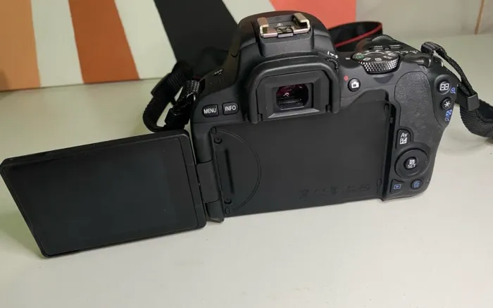 Canon EOS Rebel SL2 + Lente 18-55mm | Excelente estado