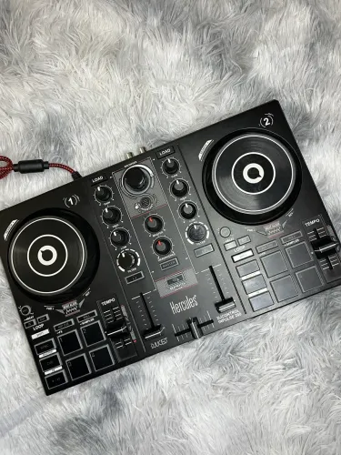 Controladora Hercules DJControl Inpulse 200