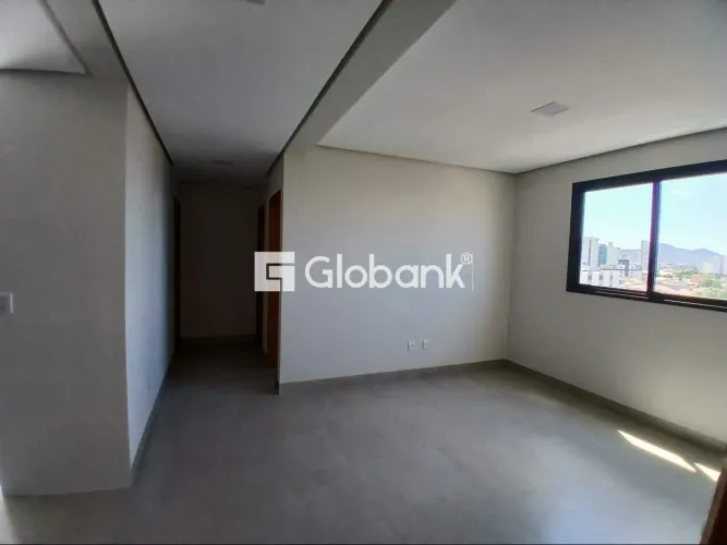 Apartamento em Cândida Câmara