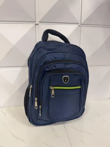 Mochila média arara dourada