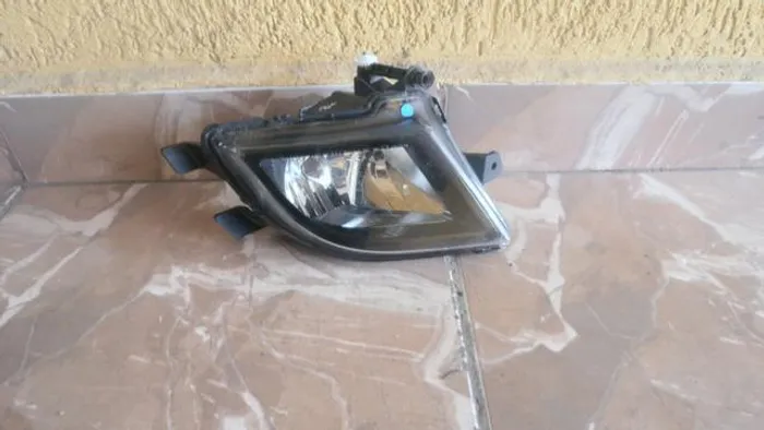 Farol de milha esquerdo jetta 2015 2016