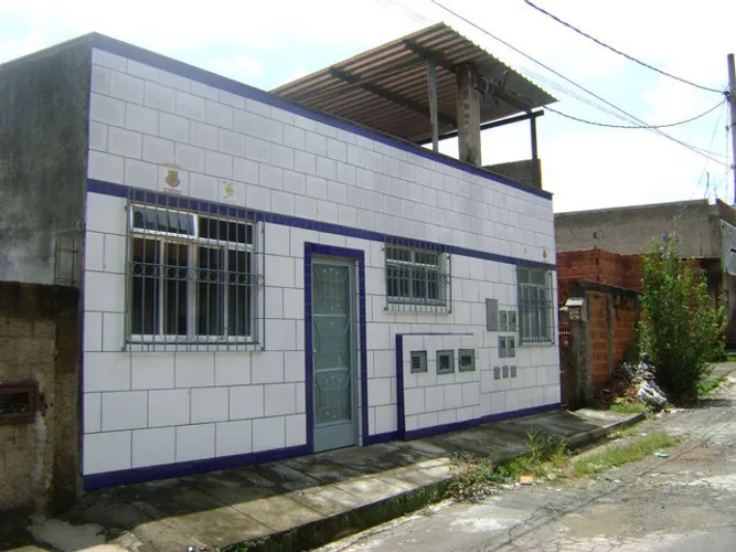 Vendo Casa 2 quartos de frente pra rua com terraço, pisos e azulejos novos