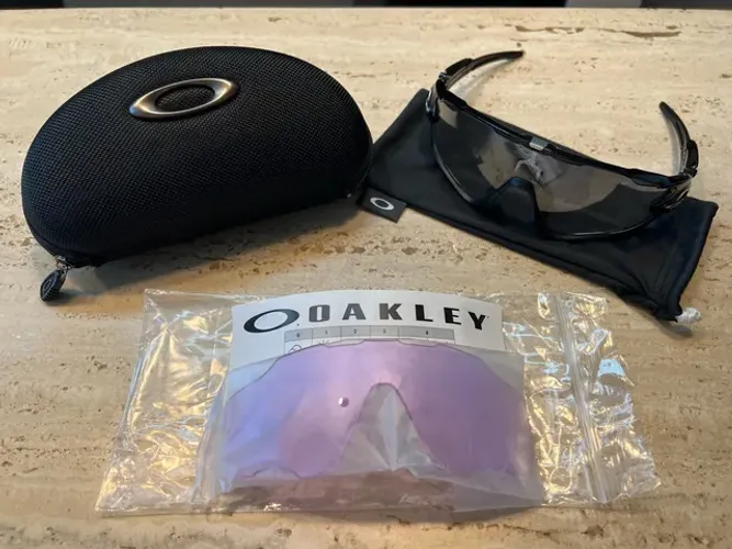 ÓCULOS OAKLEY JAWBREAKER COM 2 LENTES - ORIGINAL - SEMI-NOVO