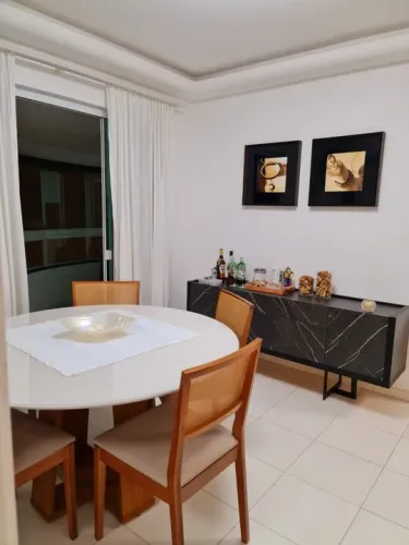 Mesa de jantar semi nova 1,35