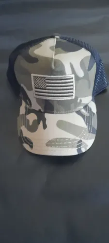 Boné Camuflado com Bandeira Americana