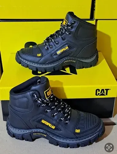 bota caterpillar marrom nova