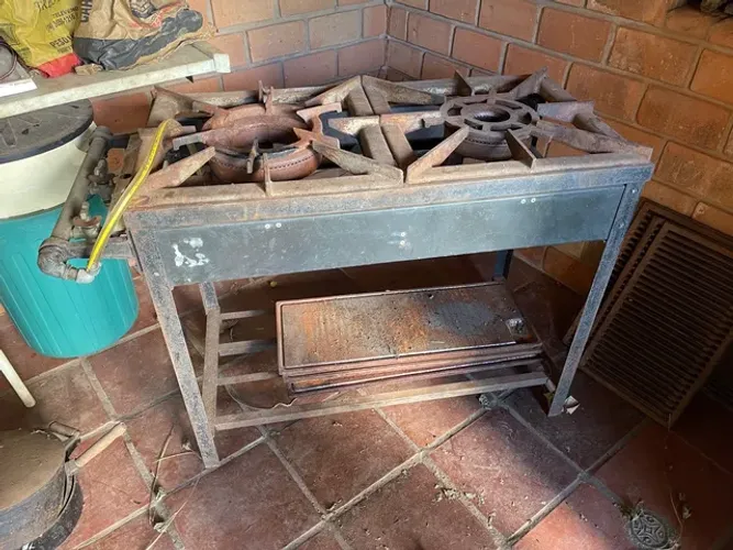 Fogão industrial de ferro antigo super forte funcionando