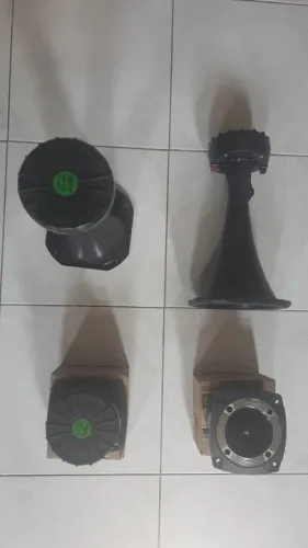 Kit 2Drivers Orion 240Wrms,2tweeters Orion 240Wrms,2cornetas longas pretas.