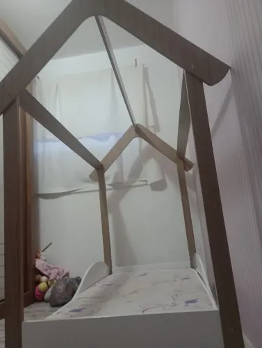 Cama Infantil montessoriana/ casinha