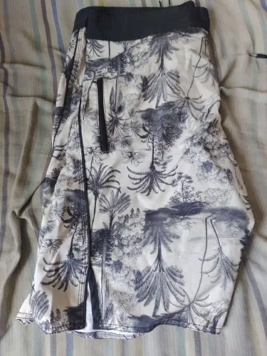 Shorts de Praia Masculino com Estampa Tropical