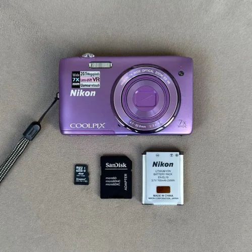 Câmera Digital Fotográfica Nikon Coolpix Modelo S3500 20.1 Megapixels Cor: Violeta/Roxa