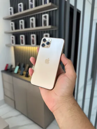 iPhone 11 Pro 64 gigas pequeno ponto preto na tela
