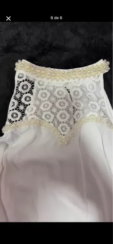 Vestido branco com pérolas 