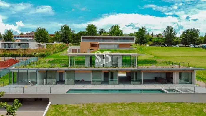 CASA DE ALTÍSSIMO PADRÃO À VENDA EM CONDOMÍNIO