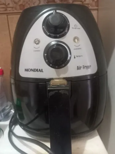 Air Fryer em ótimo estado. Encontra-se no Méier.