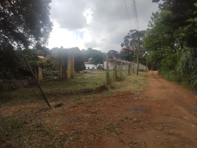 Terreno de 3 mil metros em zona urbana ao lado do Parque Prado
