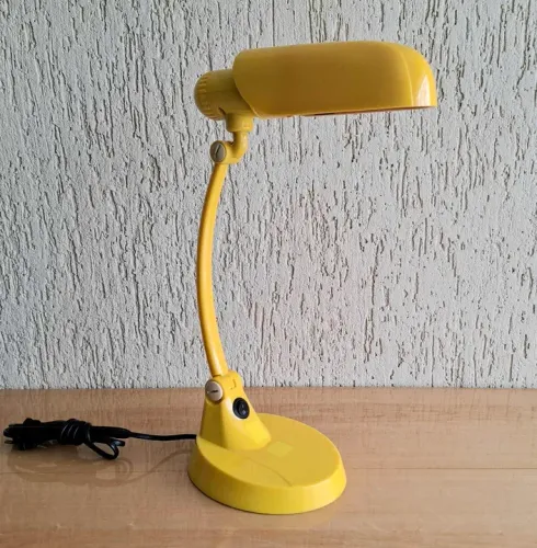 Luminária de Mesa articulada Tok Stok anos 80 funcionando.