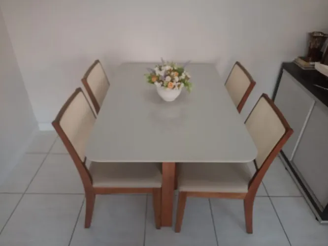 Mesa de Jantar com 4 Cadeiras madeira 