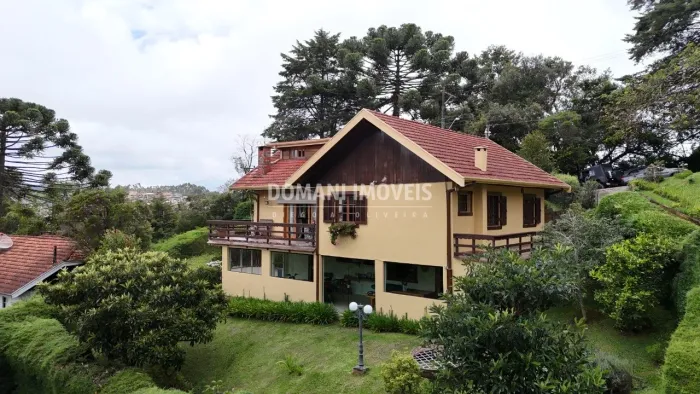 Casa Encantadora em Condomínio Fechado na Região do Vale Encantado - Campos do Jordão/SP