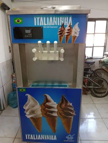 MÁQUINA DE SORVETE ITALIANINHA 220v TRIFÁSICO 