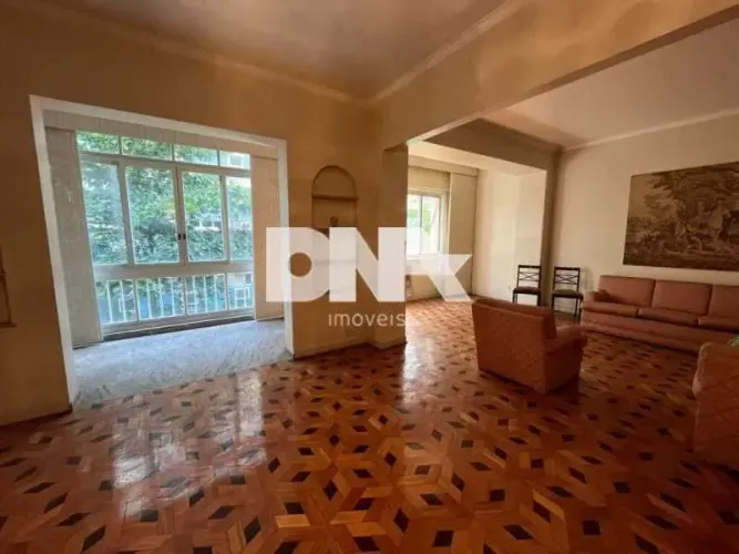 Apartamento - / Residencial / Copacabana