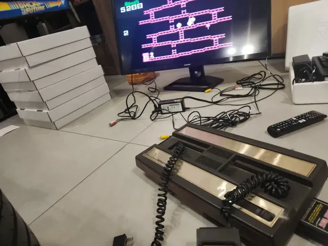 Intellivisiion importado original funcionando com jogo coleco donkey Kong