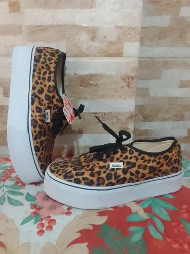 Tênis Vans Leopard. Tamanho 36(formato grande) Novo!