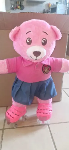 Pelucia Criamigos Ursa Com roupas Tenis Patins e Acessorios