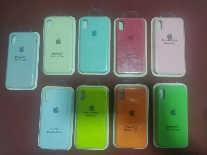 Lote capinhas iPhone, pulseiras de relógio e outros 